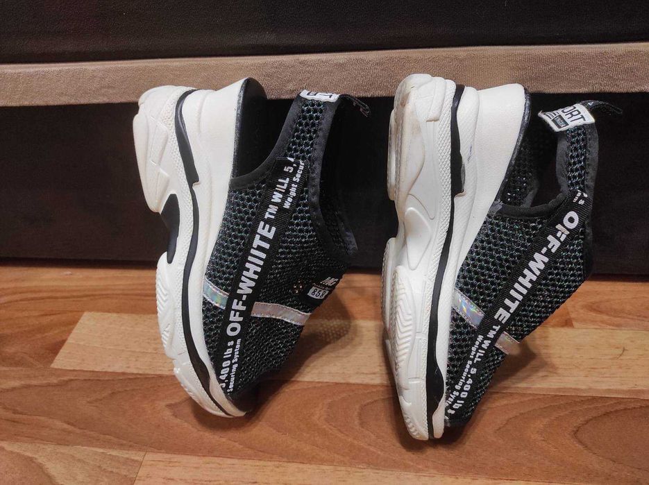 Женские босоножки на танкетке