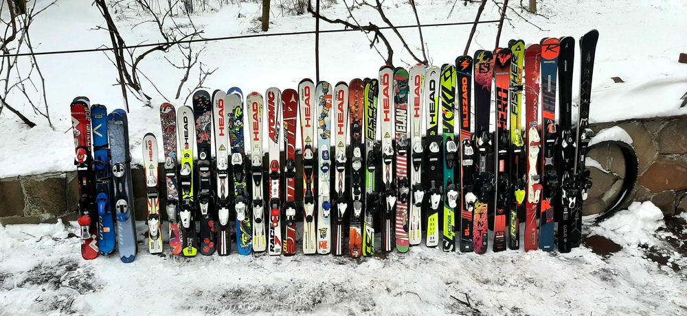 прокат лиж:бігових, гірських та сноубордів.