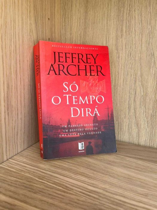 Livro de bolso “Só o Tempo Dirá” de Jeffrey Archer