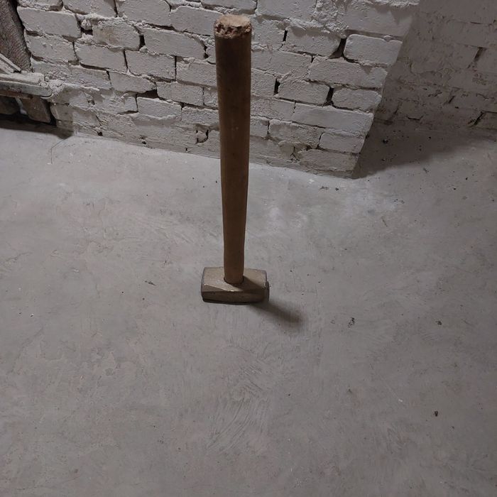 Solidny młot duży