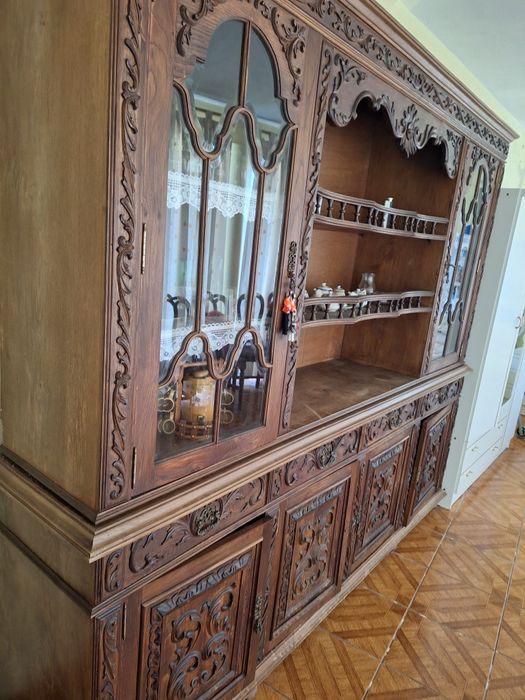 Armário de sala em madeira de cerejeira