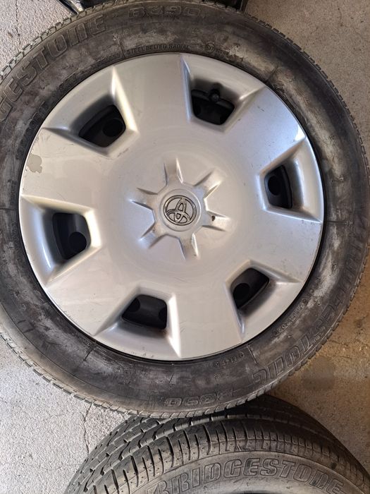 Pneus Bridgestone B390 (195/60R15) c/ jante