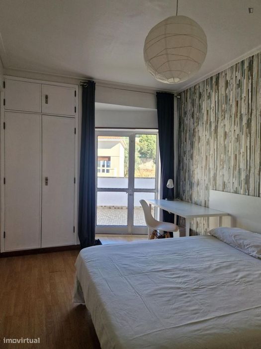 Quarto - localizado em  Coimbra