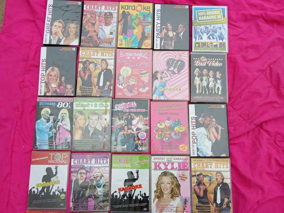 35 DVDs a maioria de karaoke