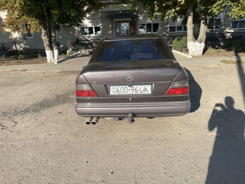 Продам 124 2.0 газ бенз 1993
