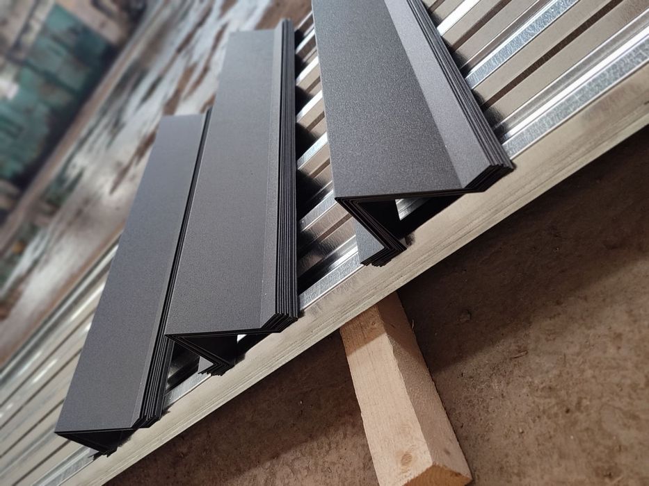 Профнастил/добірні елементи покрівлі