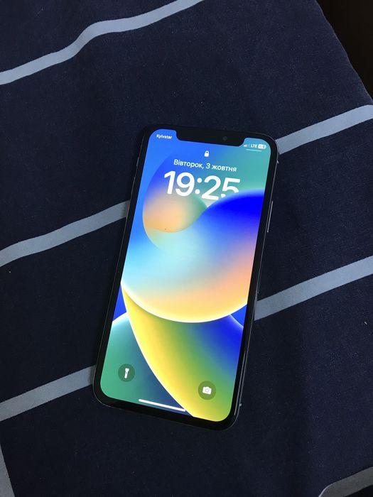 Продам айфон 10