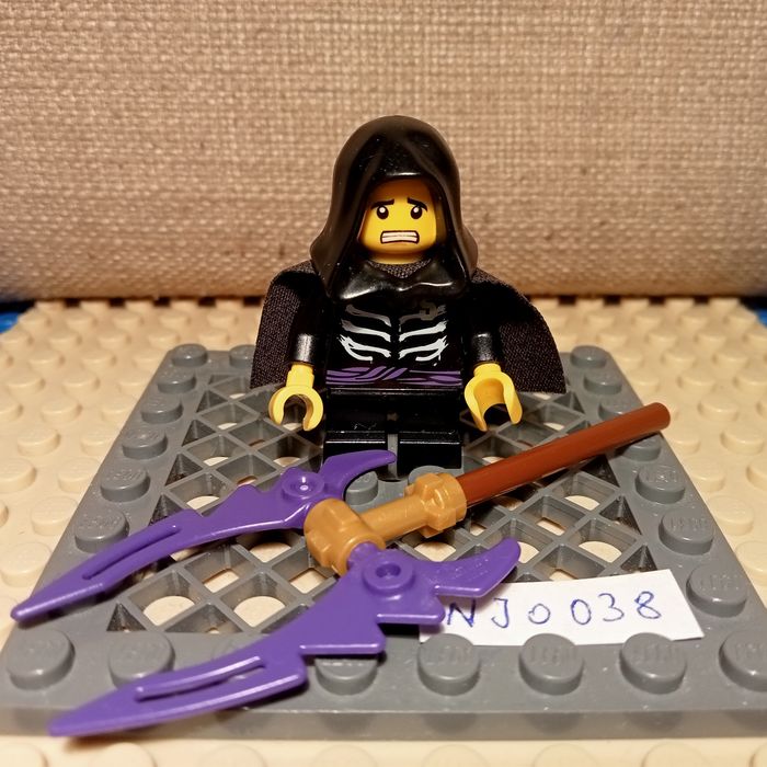 NJO038 Lloyd Garmadon Lego Ninjago stan BDB + broń