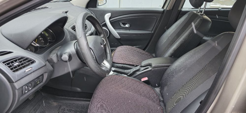 Оренда авто Renault fluence