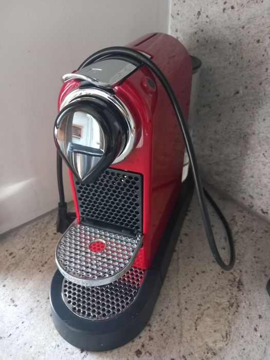 Máquina de café Nespresso PRETA