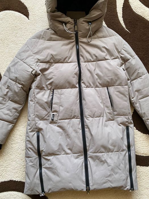 Жіноча зимова тепла куртка.
