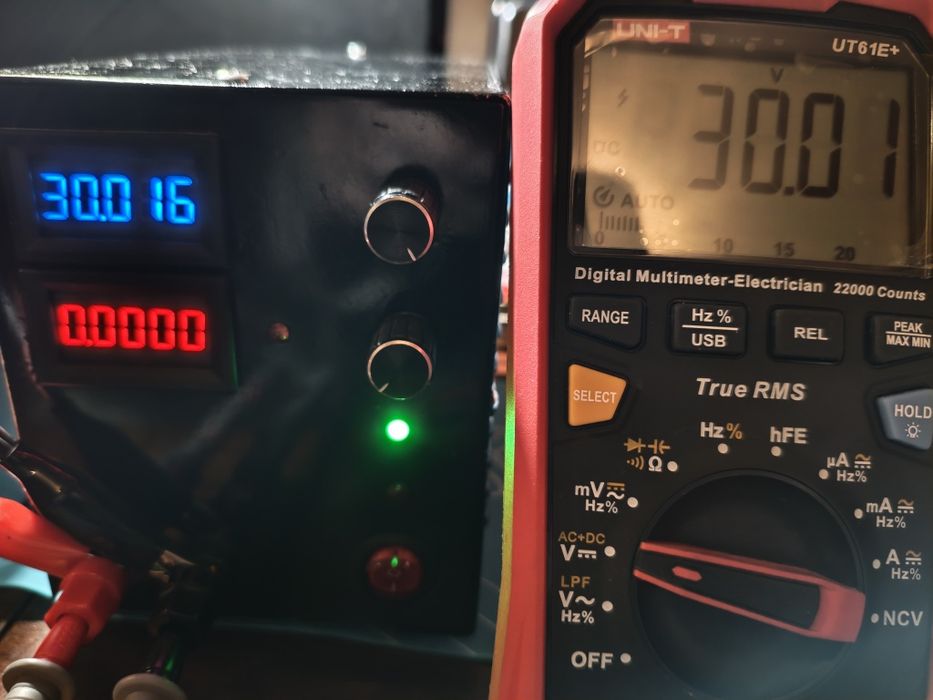 Лабораторний блок питания 0-24(30)В, 0-6А.