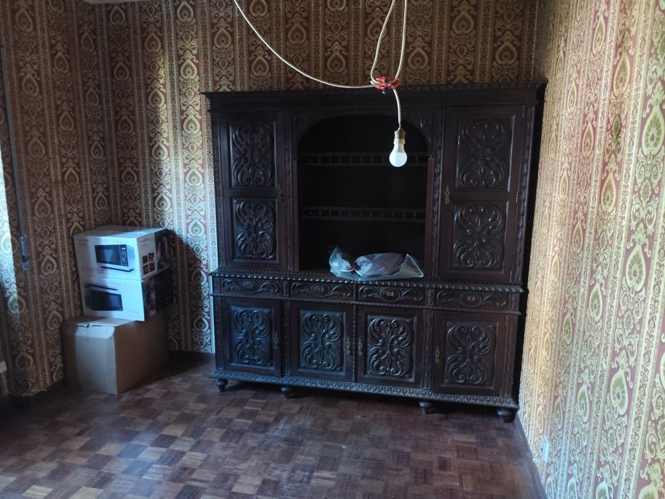 Mobiliário em Madeira Maciça e outras velharias