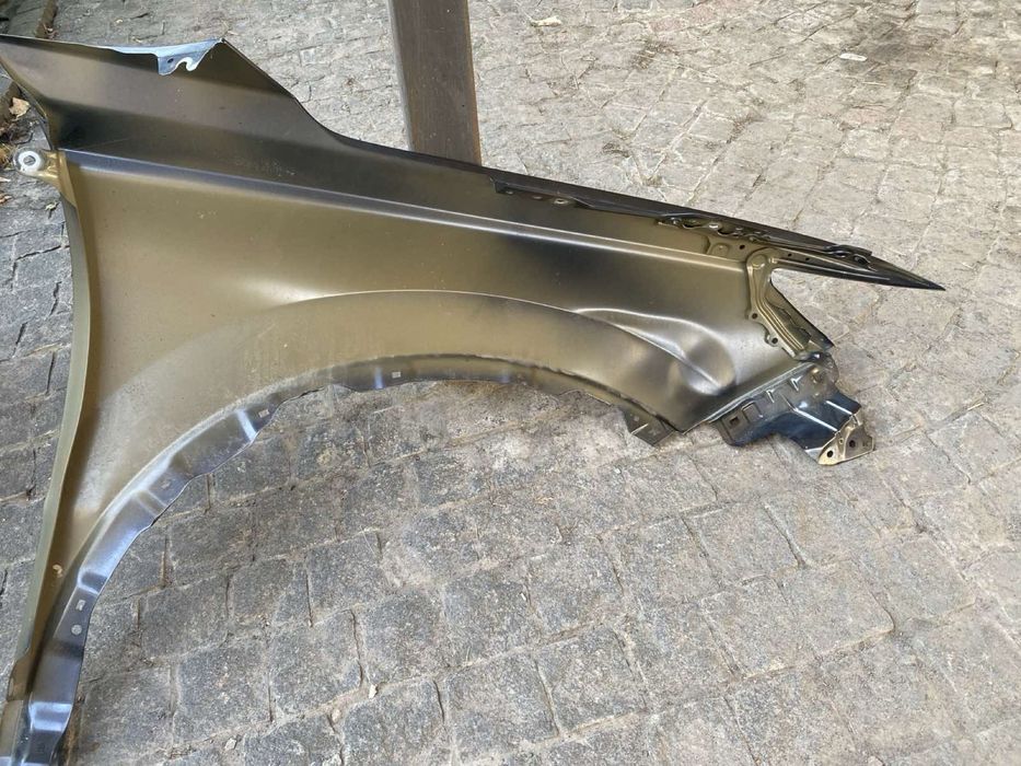 Крило переднє ліве