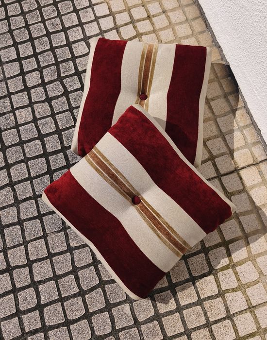 Almofas em Veludo e Linho Grosso Decorativas  50x50.