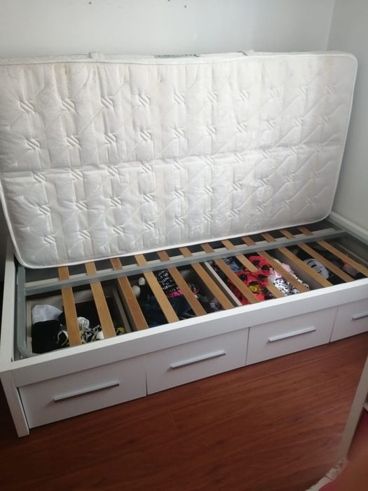 Estúdio semi-novo (cama+armário)