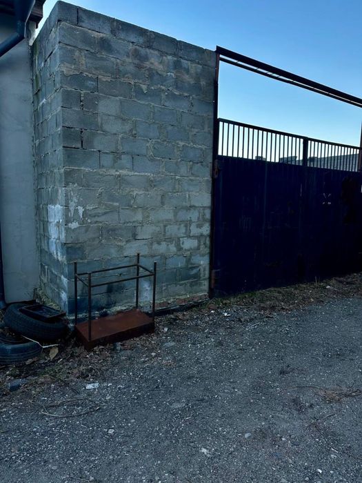 Продам недобудований гараж площею 200кв.м