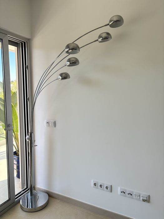 Candeeiro de pé - cinzento