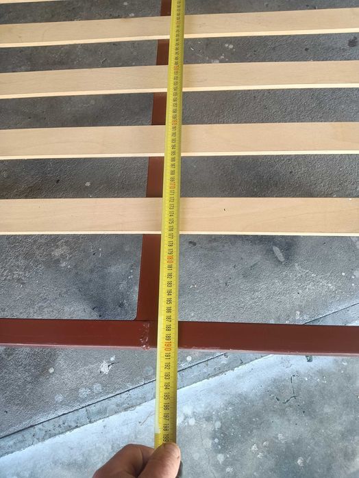 Estrado de cama com pés