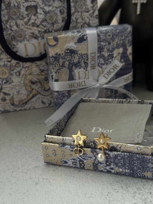 Сережки dior з перлинами та камінням, нова колекція