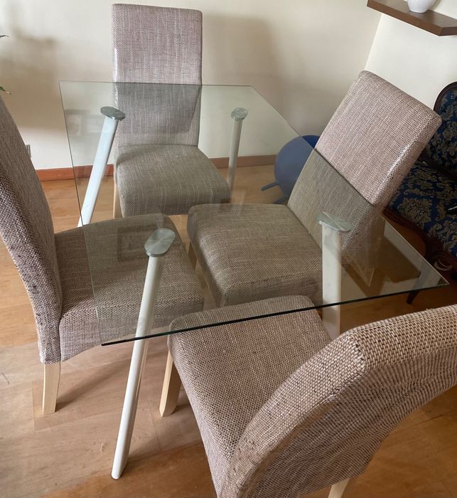 Mesa de jantar com 4 cadeiras