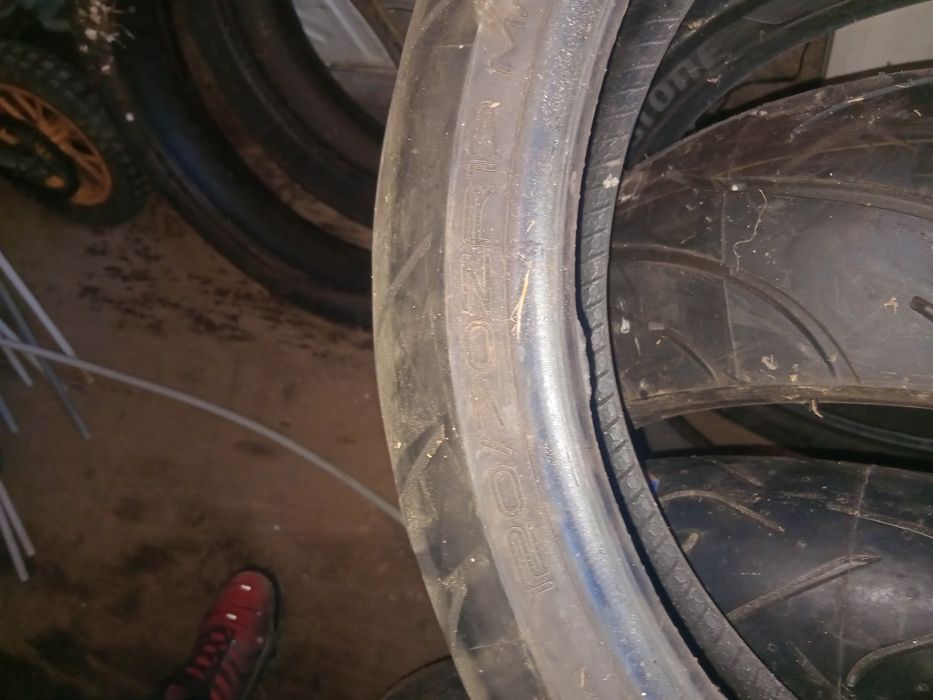 Vendo pneus de mota