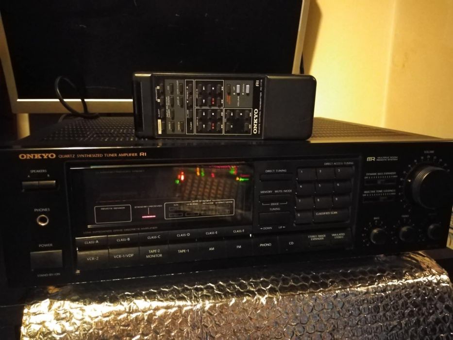 Amplificador Onkyo com radio e comando
