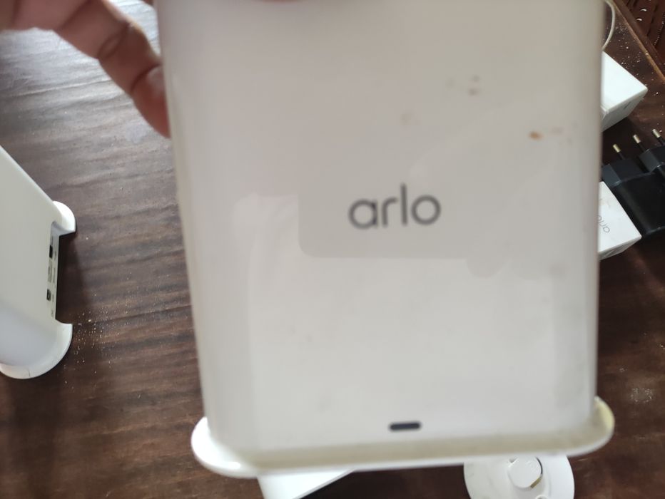Kit Câmeras de Segurança Arlo – 4 Câmeras + 2 Hubs VMB4540