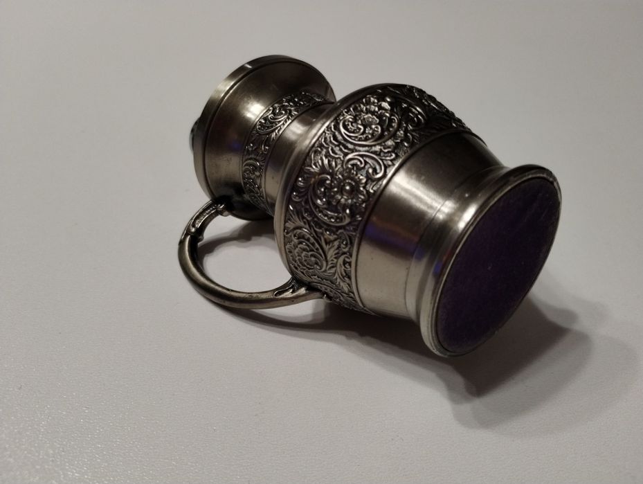 Zapalniczka gazowa w kształcie kufla