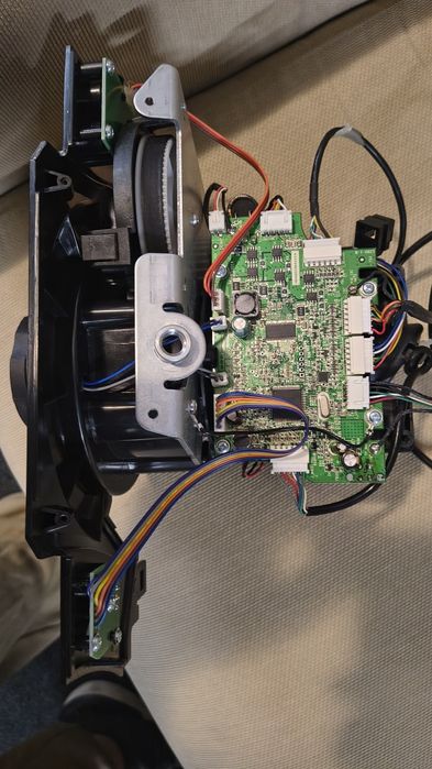 Kierownica thrustmaster t300 uszkodzona na cześci