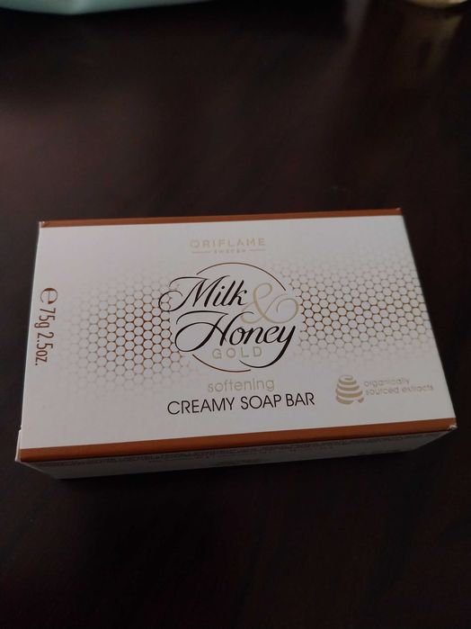 Coffret Oriflame, Bolsa + gel de banho ananás + sabonete milk & honey