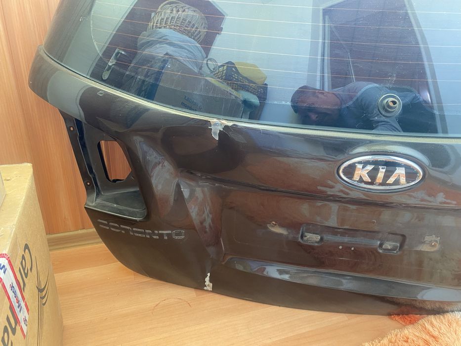Задня ляда на KIA SORENTO