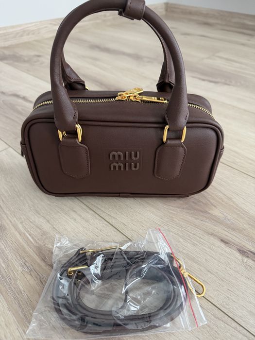 Жіноча сумка Miu Miu Arcadie Leather Bag шоколад