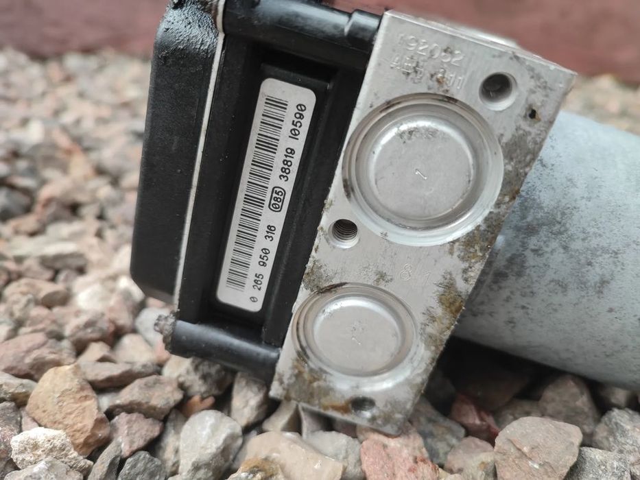 bmw e60 / e61 / e60lci / e63 / e64 oryginalna pompa abs / pompa dsc ac
