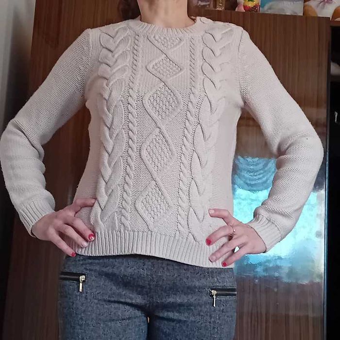 sweter beżowy półgolf