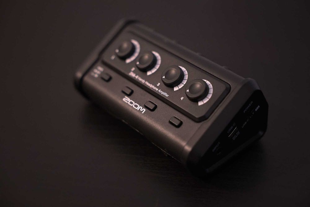 Amplificador de Headphones Zoom ZHA-4