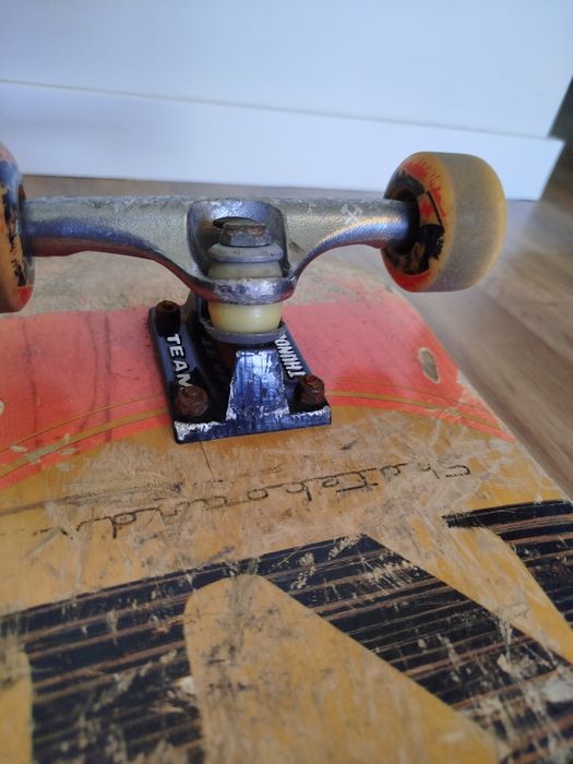 Vendo skate antigo para peças ou inteiro
