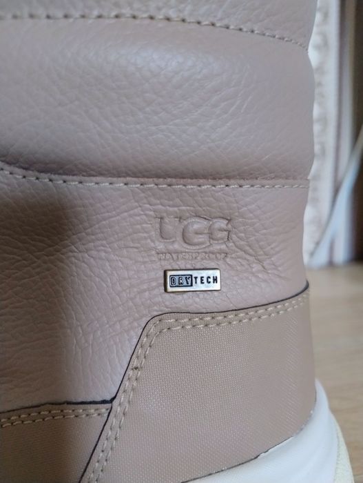 черевики моделі UGG Yose Boot