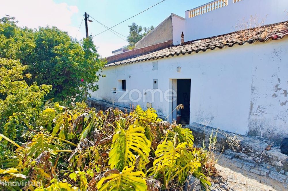 Moradia na Serra de Monchique com 1,3 ha de terreno e potencial T3