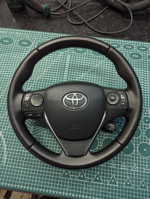 Kierownica Toyota Auris ll świeżo obszyta