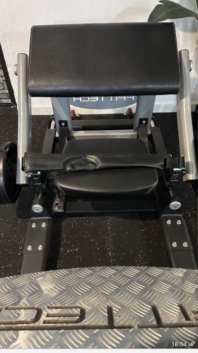 Venda de Maquina de musculação  HIP THRUST