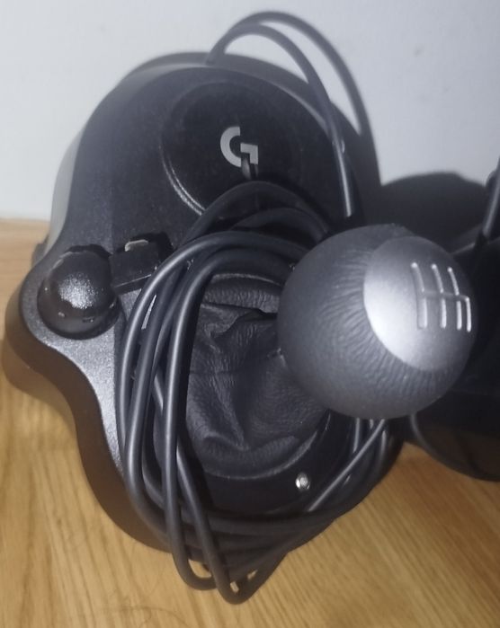 Volante Logitech G29 Driving Force + Pedais + Alavanca de Câmbio (Shifter) PS5/PS4/PC