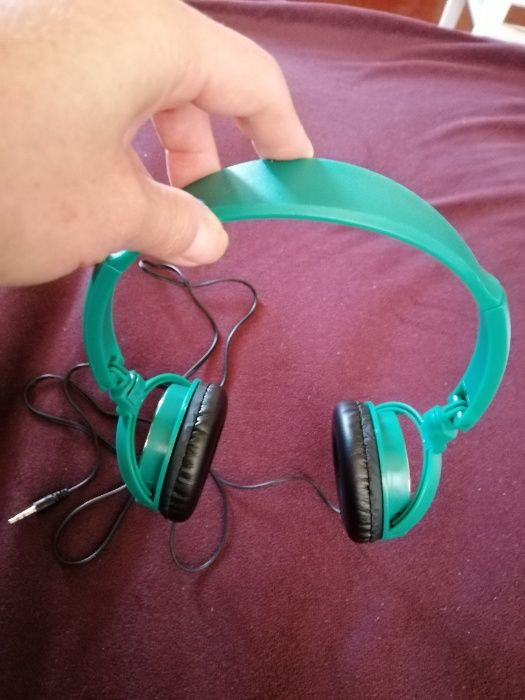 Продам новые оригинальные наушники