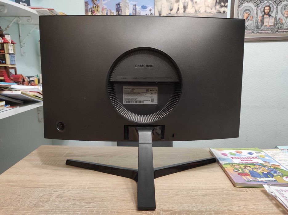 Монітор Samsung 144hz округлений по краях