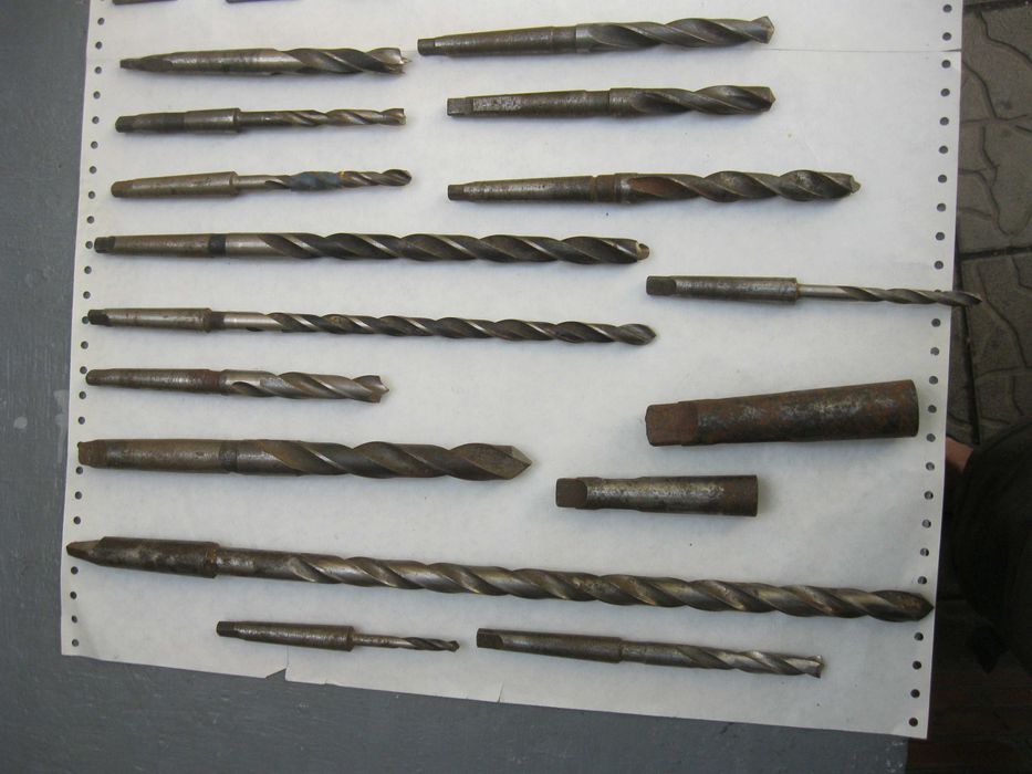 Продам сверла токарные фрезы