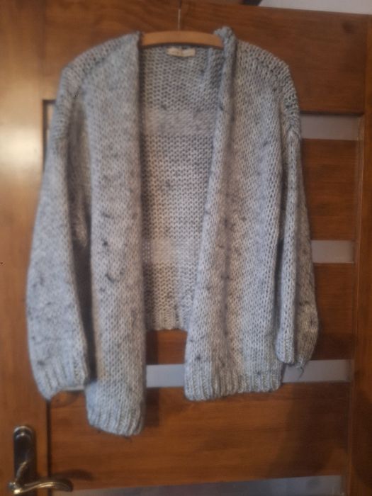 Sweterek damski rozm.M/L,akryl,stan bardzo dobry.