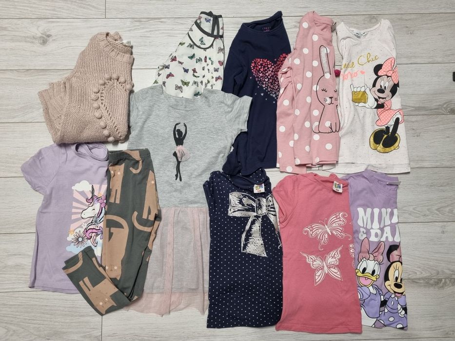 Zestaw ubranek dziewczęcych