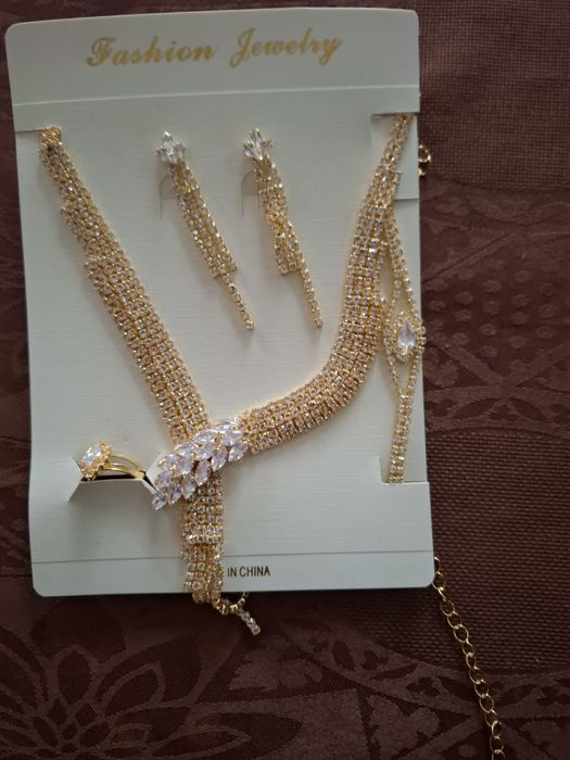 Biżuteria z stali chirurgicznej  z małymi kryształkami