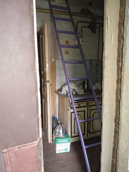 Срочно продам металлическую лестницу , стремянку.