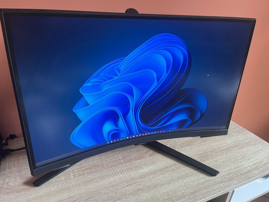 Samsung Odyssey G6 27" QHD 240Hz Curvo – LS27BG650EU